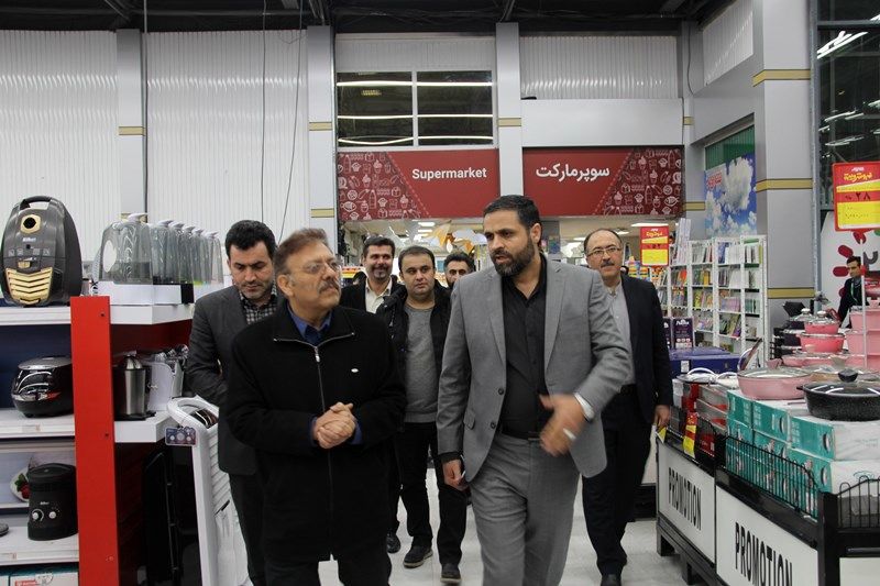 بازدید شبانه رئیس سازمان بازرسی از فروشگاه بیهقی
