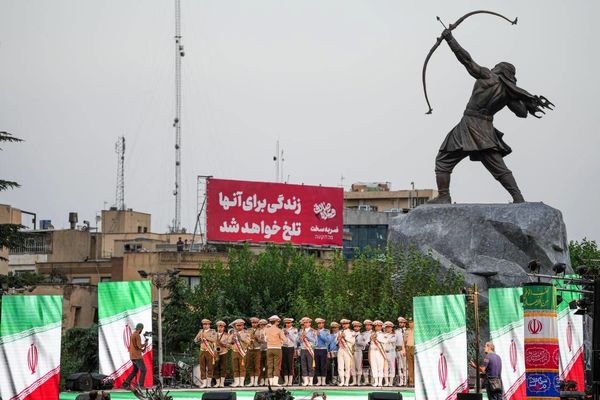 برگزاری برنامههای حماسی و آیینی "آرش سرباز ایران" در میدان ونک