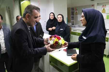 تجلیل اوقاف ناحیه ۱ قم از پرستاران بیمارستانهای قم