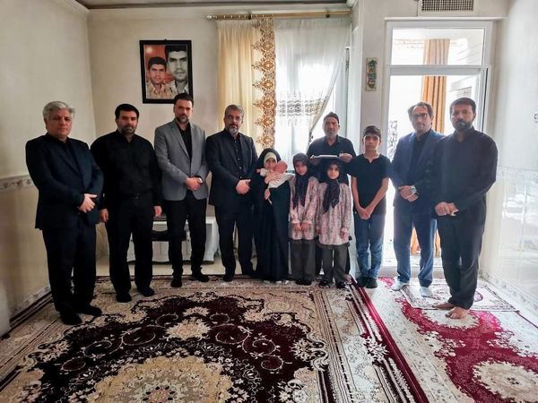  دیدار مدیرعامل فروشگاه‌های زنجیره‌ای شهروند با خانواده شهدای جنگ ۱۲ روزه

