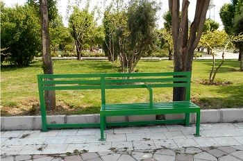 تجهیز بوستان های منطقه2 به مبلمان توان یاب

