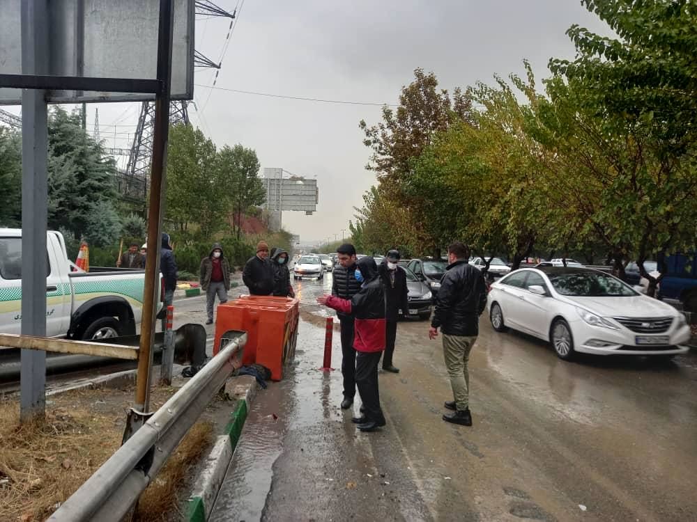 ترمیم و رفع چاله های خطرساز در بزرگراه شهید همت

