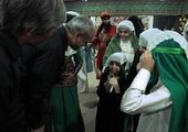 اقدامات و فعالیت های خادمین شهرداری منطقه۲ تهران به زائران اربعین حسینی