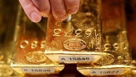 طلای جهانی عقبنشینی کرد