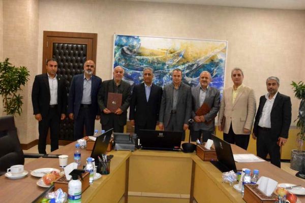 تقدیر از آزادگان بانک صنعت و معدن در سالروز بازگشت آزادگان به میهن اسلامی