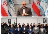 از جاری شدن اشک شوق برنده زنجانی تا باور نکردن برنده شدن شهروند ایلامی / جوایز برندگان جشنواره عید تا عید بیمه دی اهدا شد

