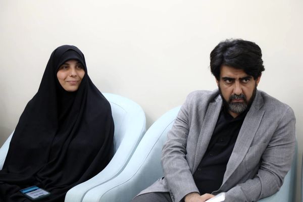 ادای احترام به شهید رسانهای نیما رجبپور/ دیدار مسئولان شهری با خانواده شهید ساکن منطقه۸